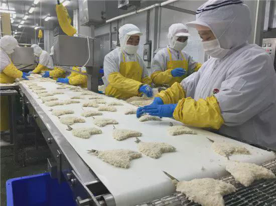 全球最奇葩工廠,員工身穿尿不濕上班,所有人都表示很合理